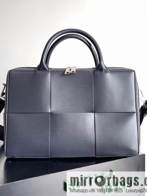 IMG_0357-800x800tyk50c3yrew71217_20250719030920.jpg Bottega Veneta Large Woven Men\'s Briefcases Model 680120 Royal Blue