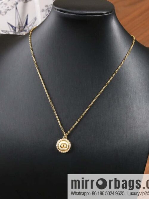 IMG_0366-800x800ky3xjl3r4pb129828_20250702212701.jpg New ☑️ DIOR white CD necklace