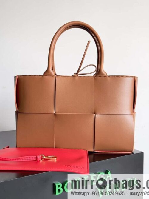 IMG_0384-800x800i2y251o03tq71184_20250719030857.jpg BottegaVeneta 30cm light brown red Intrecciato woven sheepskin two-color leather (fabric) tote handbag model: 652867