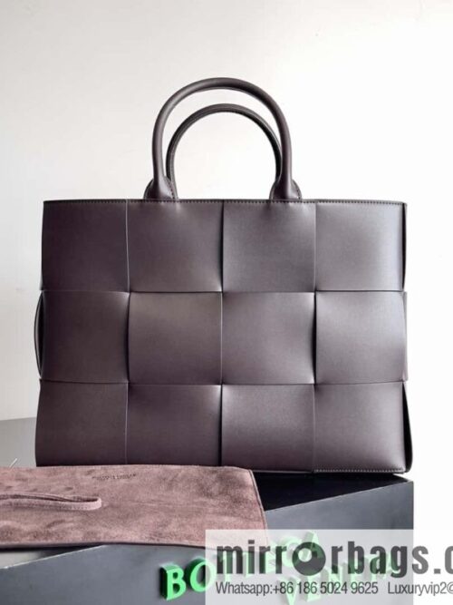 IMG_0420-800x800g25pz40j13r71135_20250719030831.jpg 38Cm small four grid B home 2023 early spring new Arco Tote clutch bag model; 729244 Intreccio woven leather (fabric) tote handbag