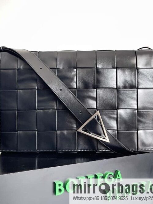 IMG_0510-800x800b1goacozla170836_20250719030539.jpg BV Bottega Veneta B home, model; 691407 new version of CASSETTE triangular buckle oil wax leather, shoulder backpack black