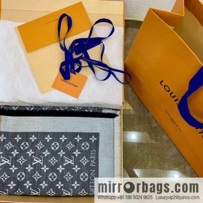IMG_0558-800x800bzsx5vhs0vm103601_20250702053708.jpg LV Louis Vuitton Monogram Denim Shawl M71378 M71382 M71330 M71329 M72412 M72046 M72273