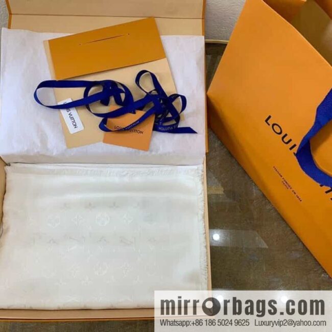 IMG_0576-800x800sqsinknyyql103603_20250702053711.jpg LV Louis Vuitton Monogram Denim Shawl M71378 M71382 M71330 M71329 M72412 M72046 M72273