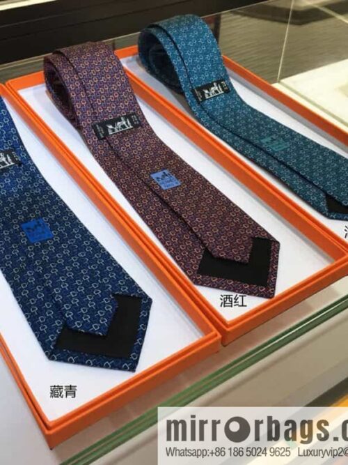IMG_0585-800x800hvrnxthxzve93105_20250702012304.jpg Hermes 100% top twill silk + wool inner three-color horse tie