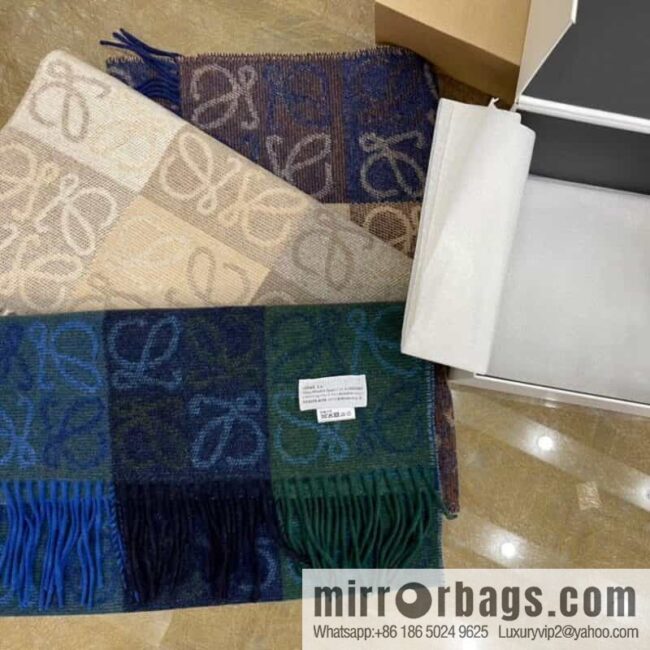 IMG_0841-800x8005lykdiuyeaa103337_20250702053135.jpg LOEWE 90% wool + 10% cashmere Anagram presbyopia scarf