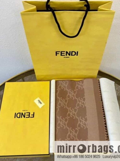 IMG_0863-1-800x8002pyblndby5b93054_20250702012143.jpg FENDI Fendi\'s new double-sided scarf