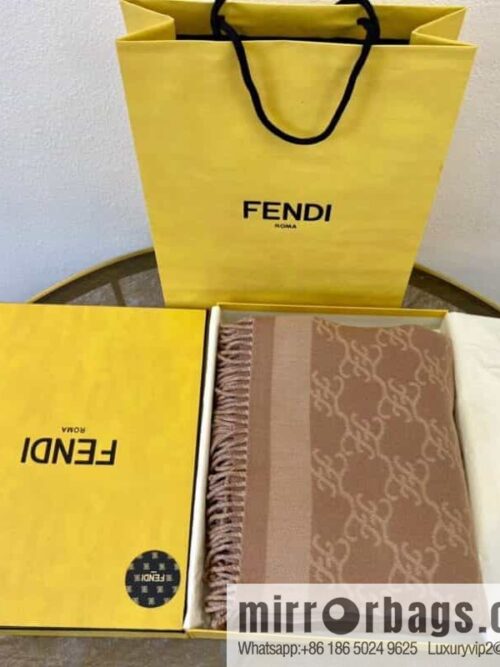 IMG_0873-800x800nf4p1i24htg93043_20250702012127.jpg Fendi karl double-sided cape