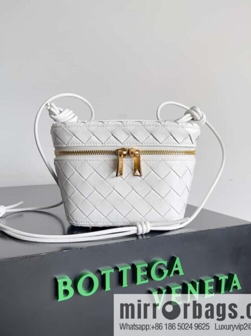IMG_0913-800x800ycmlzabcou464298_20250719014232.jpg 2023 new BV small box Bottega Veneta woven mini pouch model; 743551 small box bag, white.