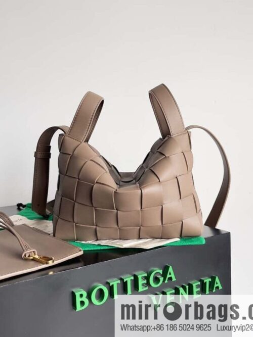 IMG_0978-800x800y1psm12sque64159_20250719014111.jpg BV bowling bag model number: 755132