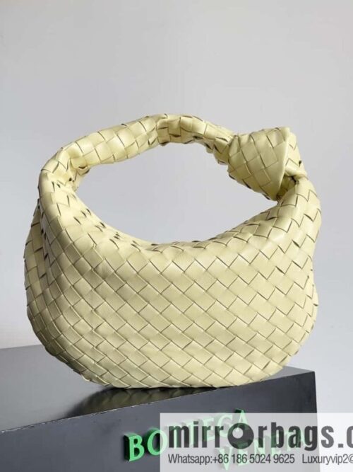 IMG_1070-800x800sl11uue32ym64019_20250719013943.jpg Bv2022 new product, medium Jodie braided knotted round hobo bag, model number: 690225