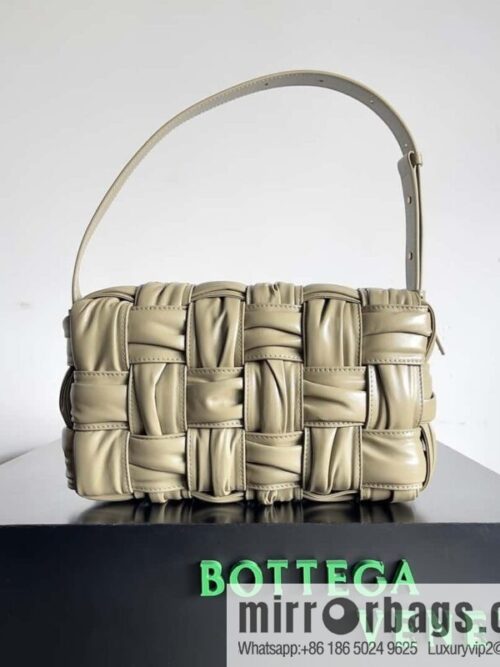 IMG_1098-800x800zjgborw4hgx63985_20250719013924.jpg BV new Bottega Veneta 2022 autumn and winter pleated armpit bag, model number: 717090.
