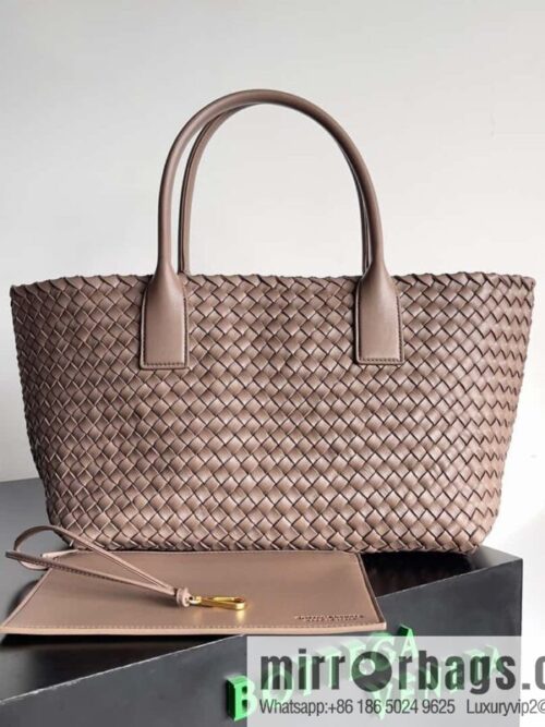 IMG_1145-800x800otroprxilfe63928_20250719013850.jpg B new Cabat medium shopping bag model number: 608810 khaki