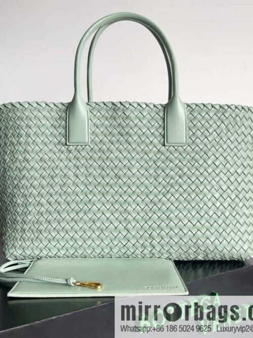 IMG_1163-800x800rygy2ekicly63906_20250719013837.jpg B new Cabat large shopping bag model number: 608811