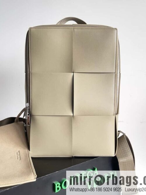 IMG_1172-800x800ykxsa1myuvp63895_20250719013830.jpg BV\'s latest large woven shoulder backpack model number: 680092