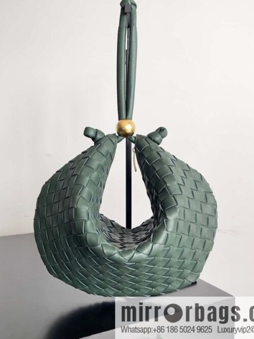 IMG_1190-800x800niqqnnbmri063873_20250719013815.jpg Bottega VenetaBV Turning Bag~ Golden Ball jodie Model number: 701024