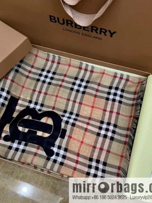 IMG_1210-800x800lxcea3wfzrz102775_20250702051859.jpg Burberry Double Sided Cashmere Long Scarf