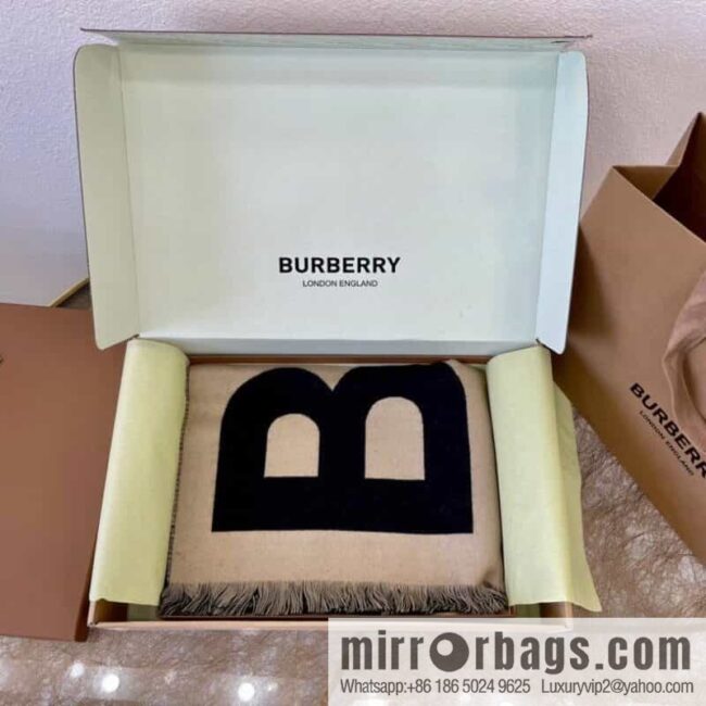 IMG_1245-800x8005flbtd20t1r83157_20250701203137.jpg Burberry Burberry Men\'s and Women\'s Same Large Letter Wool Scarf