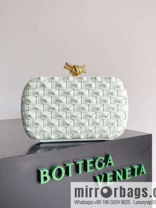 IMG_1344-800x800dbeekgogwmo63678_20250719013616.jpg Bottega Veneta BV Knot | minaudiere: 717622