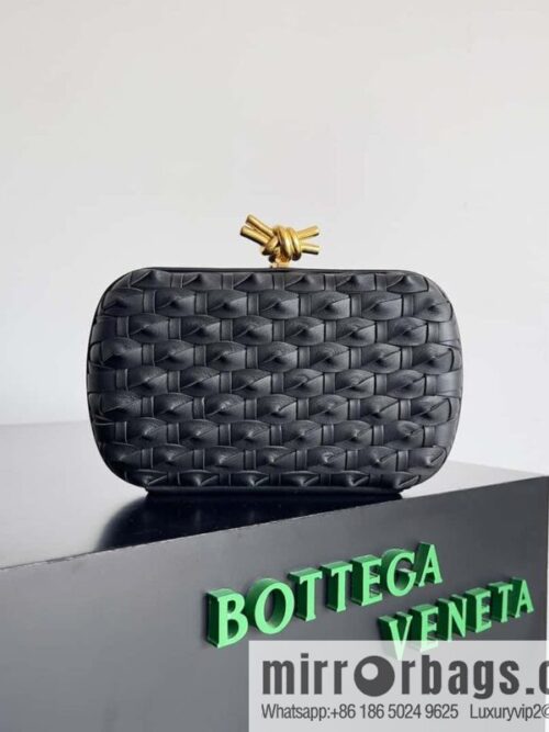 IMG_1353-800x800j3kfaf53qc063667_20250719013610.jpg BottegaVeneta BV Knot | minaudiere: 717622 sheepskin black