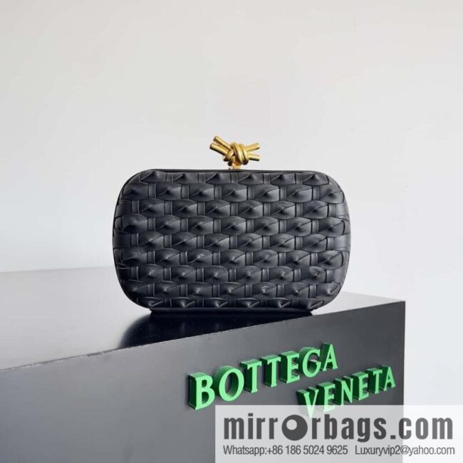 BottegaVeneta BV Knot | minaudiere: 717622 sheepskin black