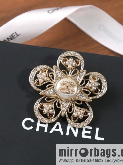 IMG_1532-800x800vtvq2xb3t3r129143_20250702210809.jpg ☀️New ☑️ Chanel snowflake pentagram ⭐ brooch ☀️