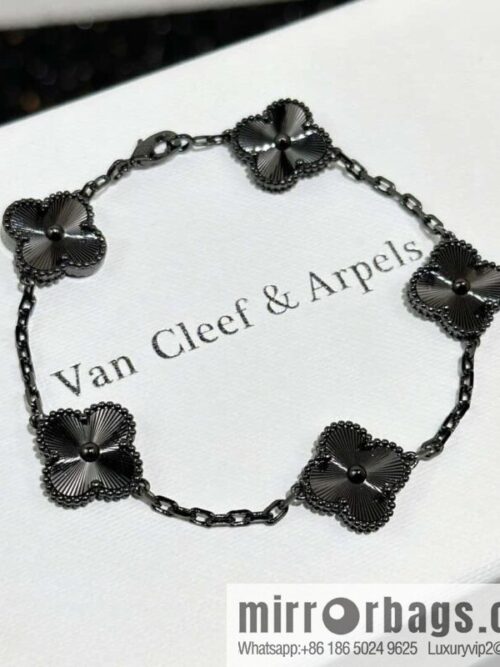 IMG_1661-800x8001wyw3cgqil4129008_20250702210418.jpg ☀️Van Cleef & Arpels Laser Gun Black Friday Flower Bracelet ☀