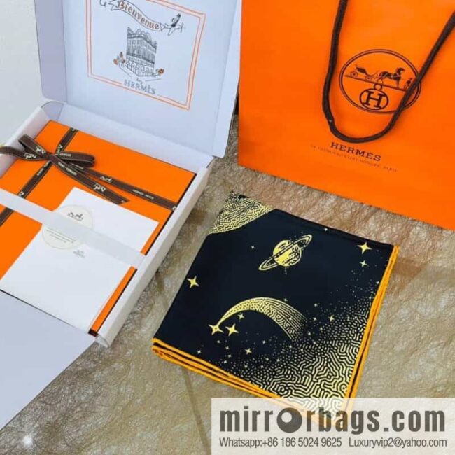 IMG_1673-800x800cxnyxwc0blk102670_20250702051638.jpg Hermes \"White Moonlight Pegasus\" double-sided silk scarf