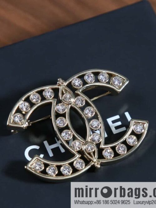 IMG_1755-800x800ixyaugblbd1149136_20250705072956.jpg New, Chanel full diamond double c brooch.