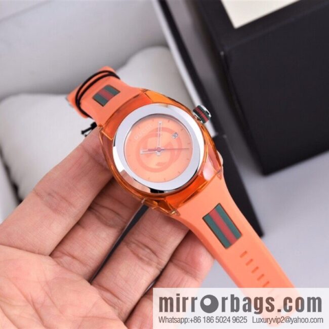 Gucci SYNC couple transparent quartz watch