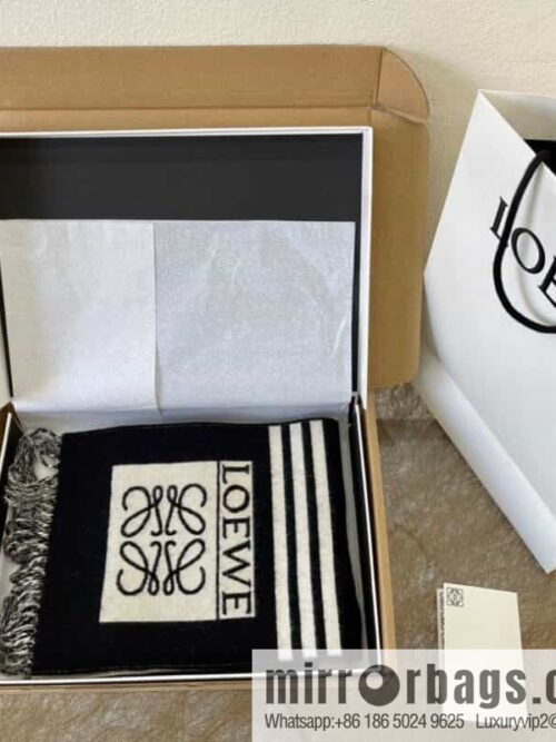 IMG_2737-3-800x800idktwrsah5n92903_20250702011638.jpg LOEWE Luo Yiwei men\'s and women\'s same college style scarf