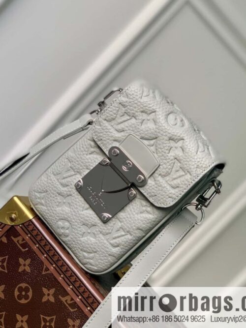 IMG_2963-800x800tt2lxx3sbh161063_20250719010355.jpg M82568 new S-LOCK VERTICAL mini handbag