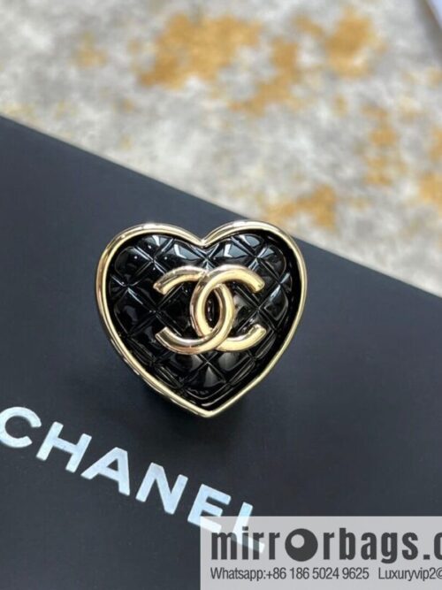 IMG_3281-800x800lxihnjlqqzx206060_20250709071824.jpg New Chanel double c peach heart brooch