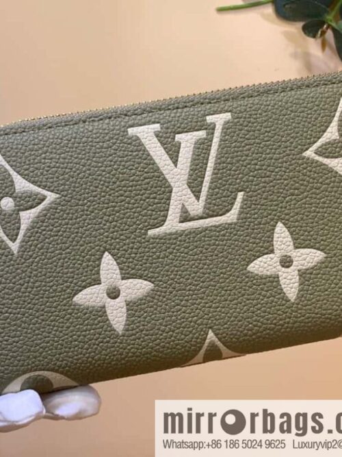 IMG_3338-800x800uckf5qpmoxw59640_20250719004306.jpg M69794 grass green (silk screen) Zippy zipper wallet