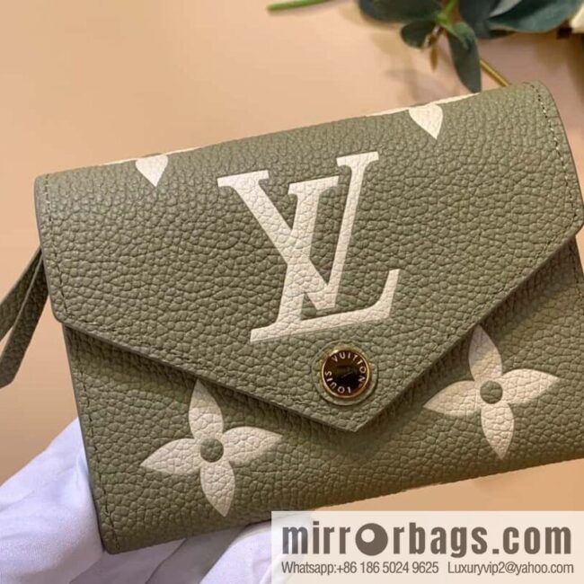 IMG_3347-800x800yn3hx0bh2pq59629_20250719004259.jpg M80086 grass green, silk screen) Victorine wallet