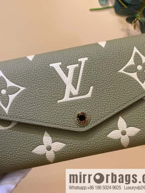 IMG_3356-800x800arsv4lowsxr59618_20250719004252.jpg M82516 grass green (silk screen) LV Sarah Wallet