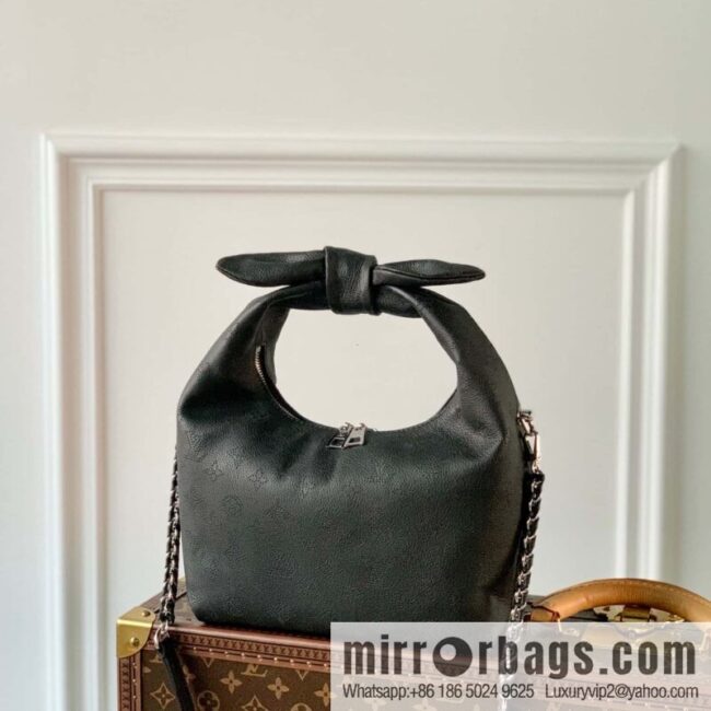 M20700 M20703 WHY KNOT Small handbag