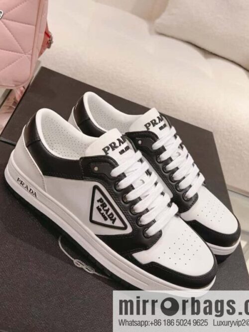 IMG_3581-800x8002obtggeliae155938_20250705120159.jpg 🐰🐰Prada ss23 new arrival~ Prada 2023 | New triangular standard couple men\'s and women\'s board shoes