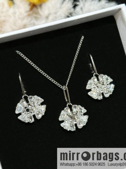 IMG_3850-800x800ytabciy24vk124916_20250702183146.jpg ☀️New ☑️ Celine silver Arc de Triomphe Clover stud earrings necklace ☀️