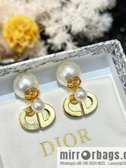 IMG_3922-800x800at3nos0h2wq124820_20250702182849.jpg New ☑️ DIOR gold CD size pearl stud earrings