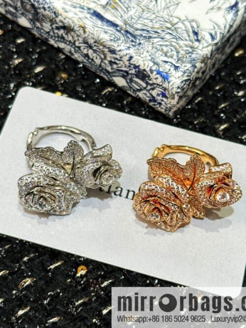 IMG_4027-800x800uqz0tvfp5xc124704_20250702182516.jpg New ☑️ Dior full diamond double rose ring