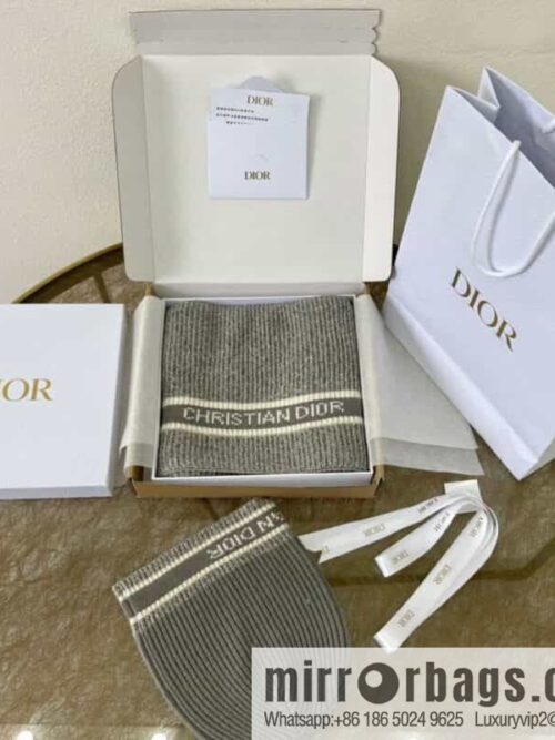 IMG_4327-800x80000mai1a20mb92743_20250702011137.jpg (Set) Dior Rock Grey • D-White Scarf 05DWI314I007_C540