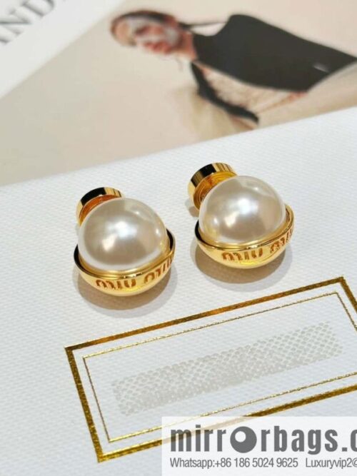 IMG_4432-800x800nwk2cd1jaun124457_20250702181712.jpg MIU MIU Miu Miu pearl smooth stud earrings