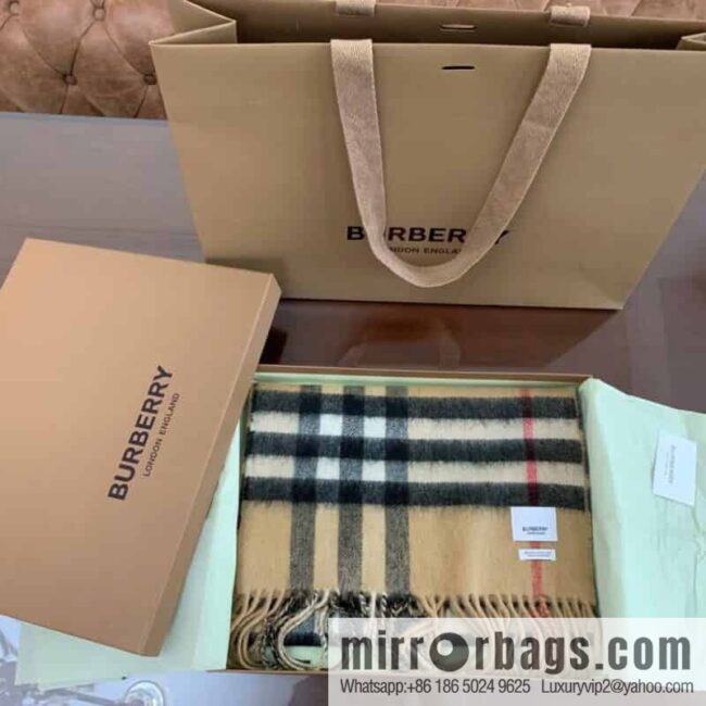 IMG_4990-800x80052f11udnnzx113195_20250702113439.jpg Burberry Double-Sided Letter Logo Checked Cashmere Scarf
