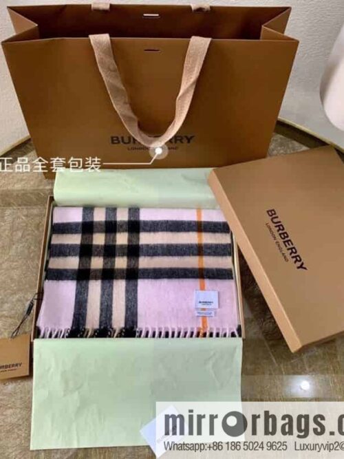 IMG_4999-800x800smemne5lzlz113177_20250702113410.jpg Burberry Classic Plaid 100% Cashmere Scarf