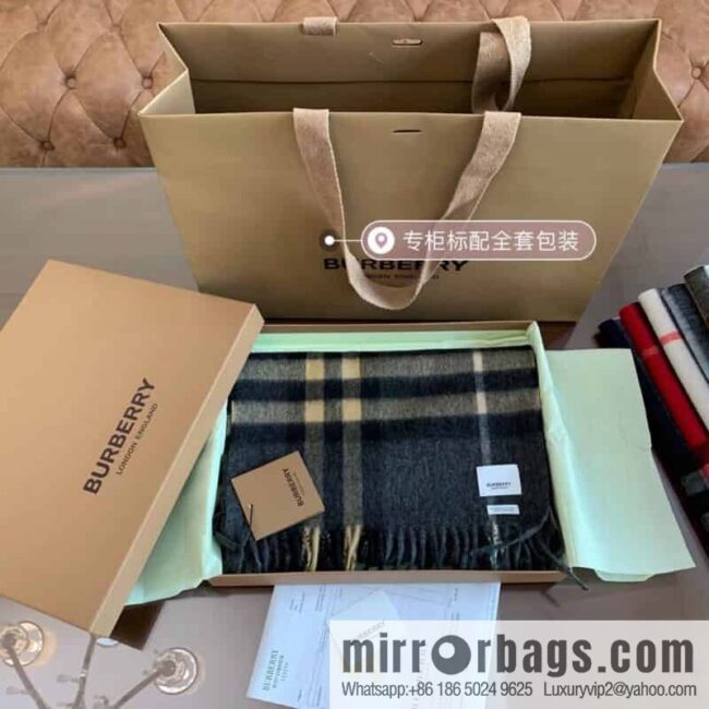IMG_5029-800x8004r1nygltnif113180_20250702113414.jpg Burberry Classic Plaid 100% Cashmere Scarf
