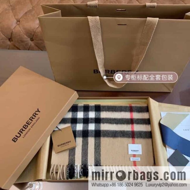 IMG_5056-800x8004aygqrtpepm113183_20250702113417.jpg Burberry Classic Plaid 100% Cashmere Scarf