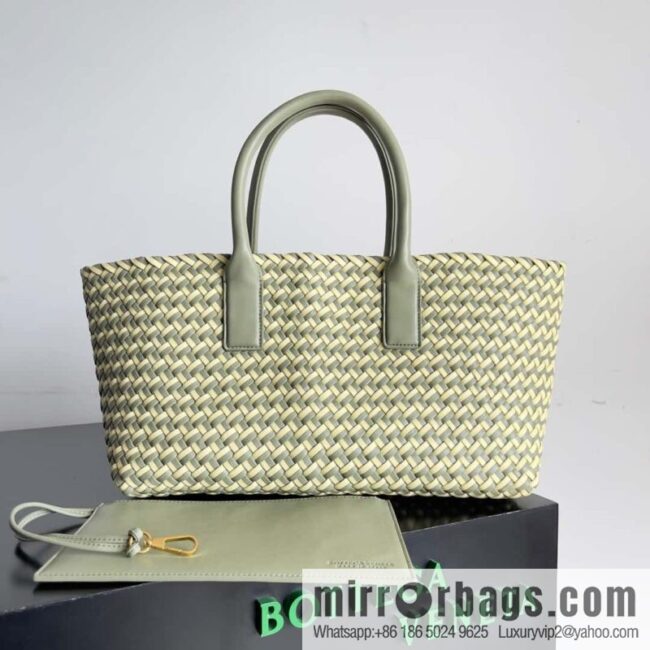 IMG_52490-800x800fohvsogylud39165_20250718020423.jpg B new Cabat medium shopping bag model number: 755336