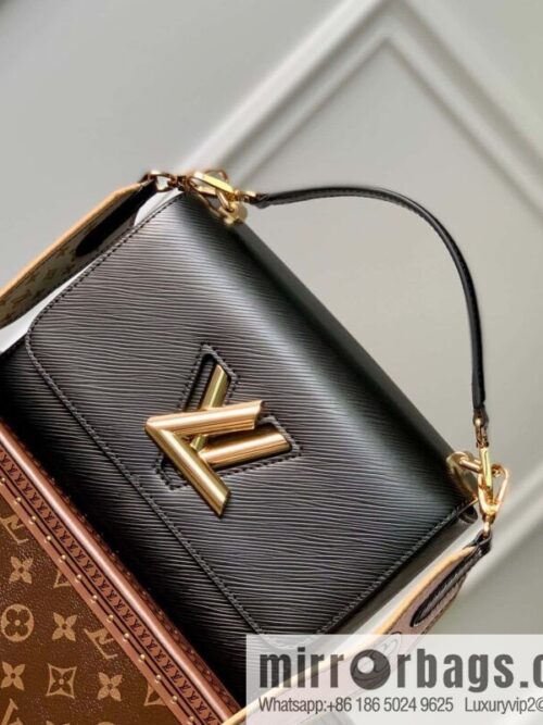 IMG_5344-800x800kt54wnabdmi57504_20250719001615.jpg M22036 Twist medium handbag