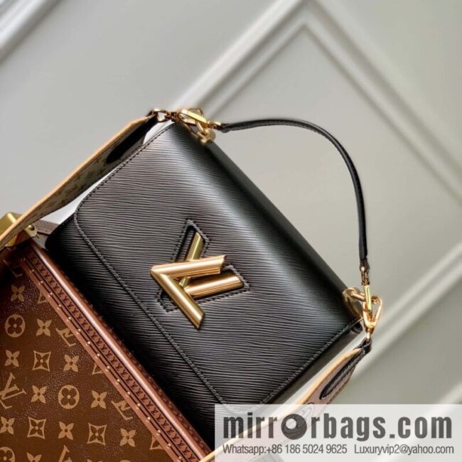 M22036 Twist medium handbag