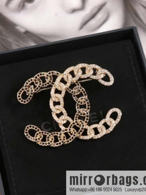 IMG_5432-800x800sq0qithvzns136102_20250704222717.jpg ☀️New ☑️ Chanel Double C Hollow Full Diamond Brooch ☀️